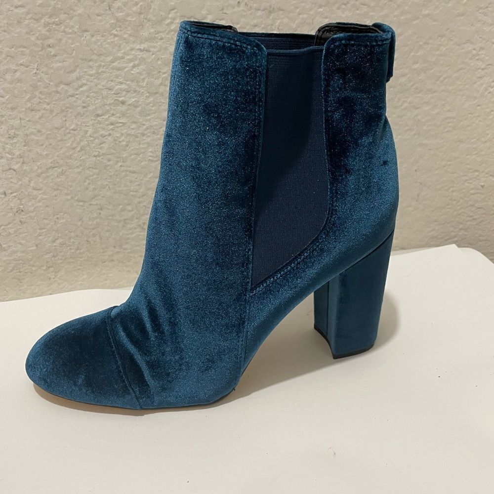 Sam Edelman Case Blue Velvet Heeled Booties Size 9.5